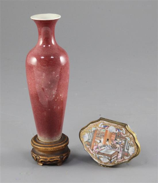 A Chinese export famille rose snuff box and cover, & a vase